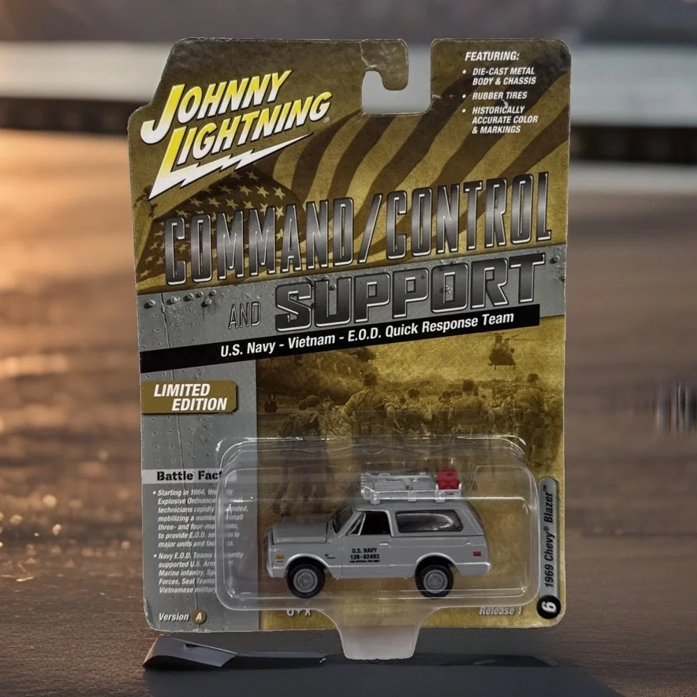 NIB Johnny Lightning Command/Control Support Navy E.O.D. 1969 Chevy Blazer